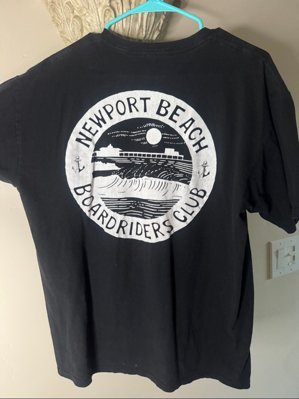 Jachs Black Men's Short-Sleeve Graphic Tee with White Newport Beach Logo